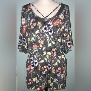 Xhilaration Women Shorts Romper Size M floral 95% Rayon 5% Spandex pockets